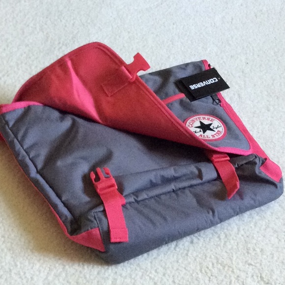 Converse Handbags - 🔥NWT CONVERSE Messenger Crossbody in Grey Pink